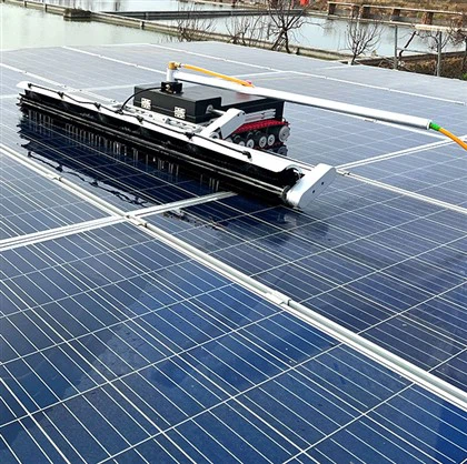 Solární čisticí robot